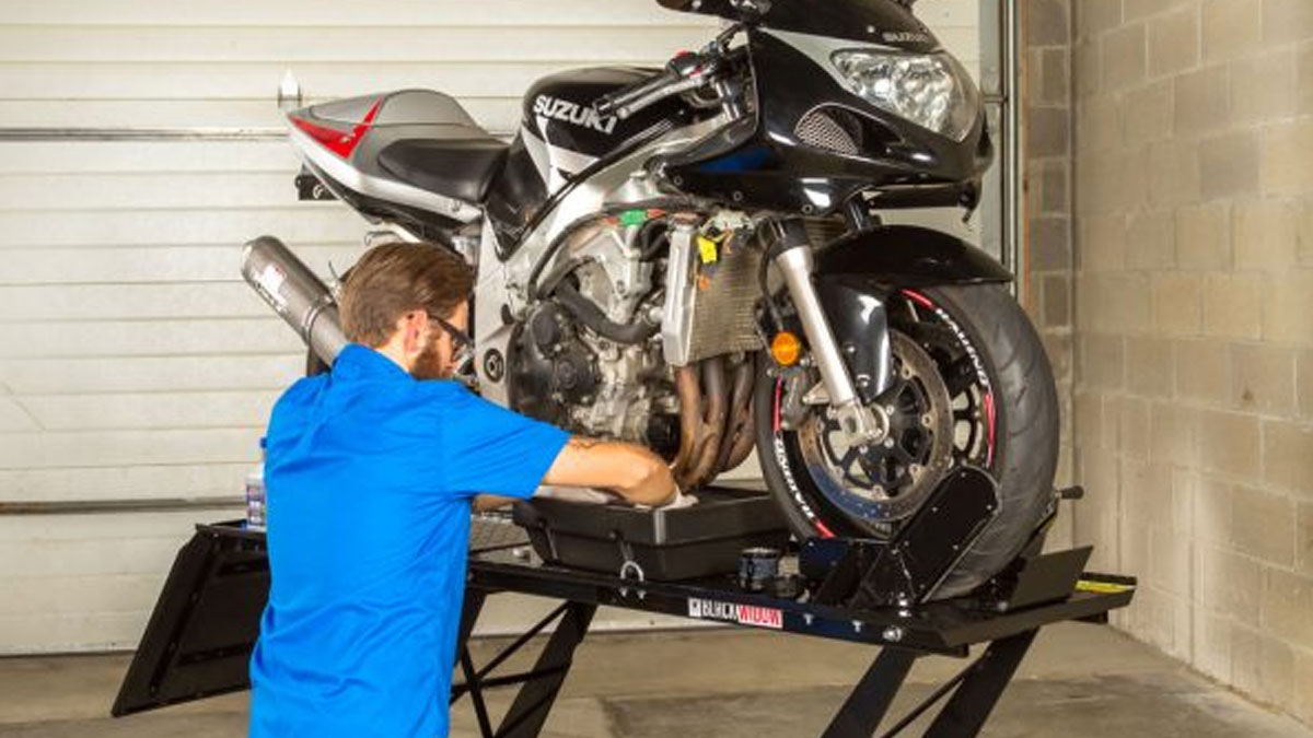 Changing motorcycle oil