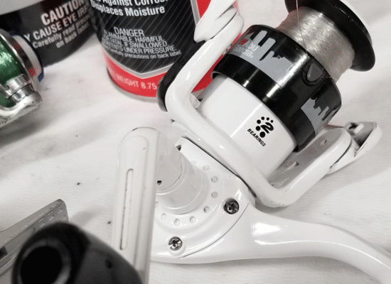 How to cleaning a spinning fishing reel.