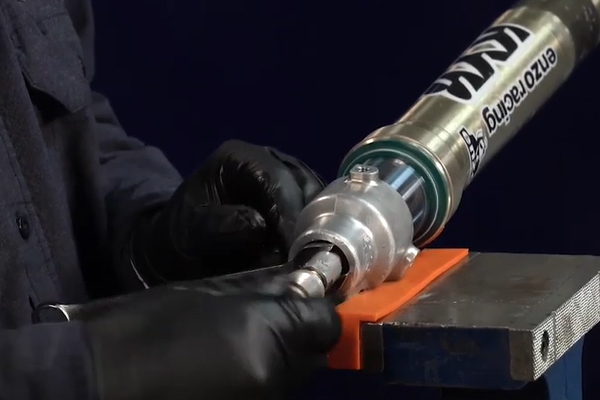 How to Use a Torque Wrench - AMSOIL Blog