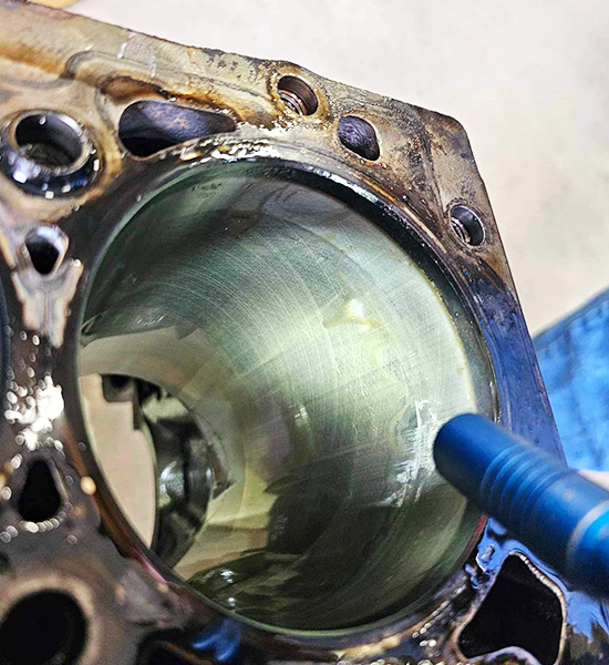 The piston chamber from a heavy-duty pickup truck with 500,000 miles looks like new after using AMSOIL Signature Series 100% Synthetic Diesel Oil.