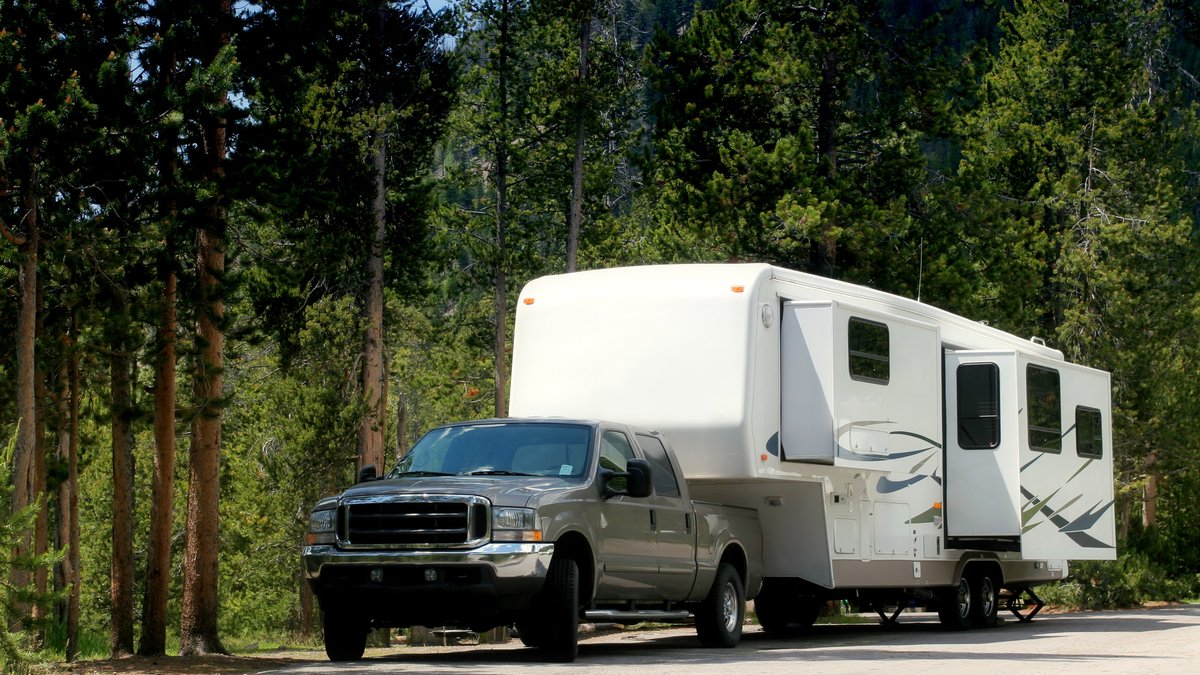 9 Tips for Safe Trailer Towing